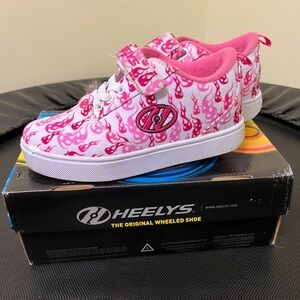 Heelys shoes with wheels excellent condition!